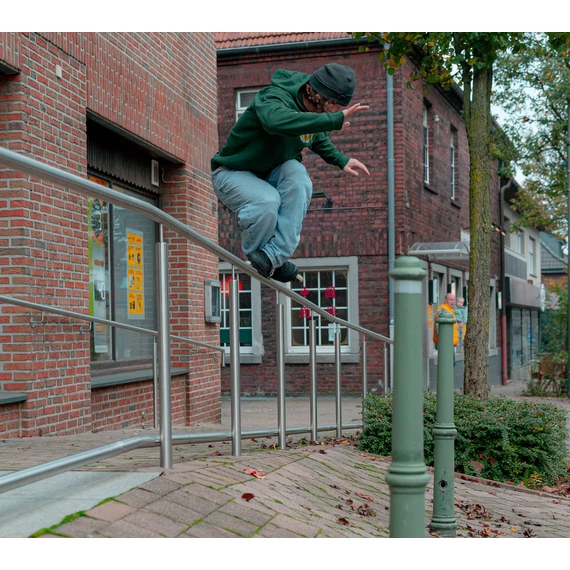 USD AEON 60 Black agresszív görkorcsolya