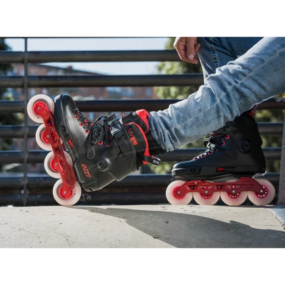 Powerslide NEXT 80 Black Red Trinity görkorcsolya promo